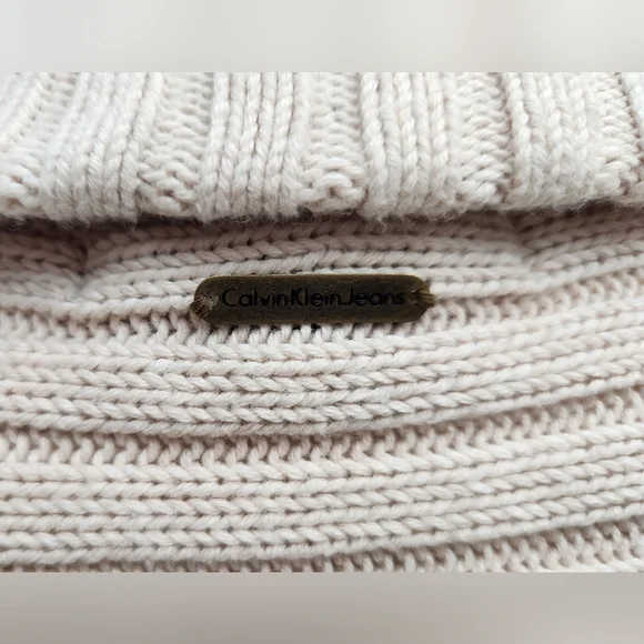 Calvin Klein Sweater - Picture 3 of 4